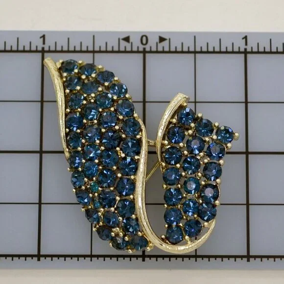 Lisner Swirl Shaped Brooch With Deep Blue Crystal Rhinestones 2 Inch, Wave Ribbo - Picture 6 of 6